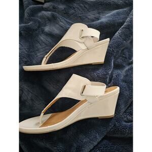 White Mountain Beige Cream Thong Wedge Sandal Size 8.5 Womens Summer Sandal